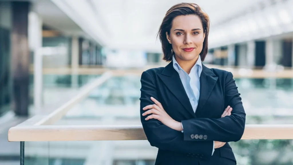 كيف تكون قوي الشخصية: دليل شامل لاكتساب الشخصية القوية 4 قصص نجاح لأشخاص ذوي شخصية قوية