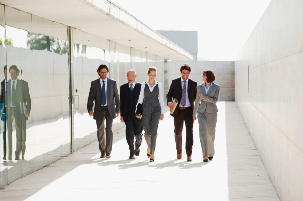 كيف تكون فعالاً في المجتمع: نصائح عملية ومراجع مفيدة 3 بناء شبكة من العلاقات: كيف تكون فعالاً في المجتمع